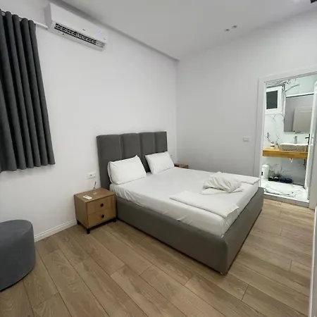 Vila Elezi 2 地拉那