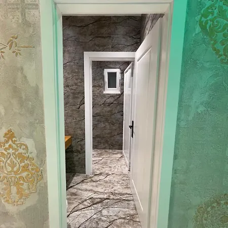 Vila Elezi 2 别墅 地拉那