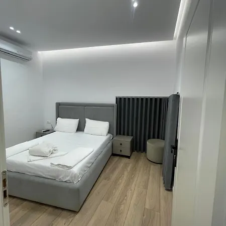 Vila Elezi 2 地拉那