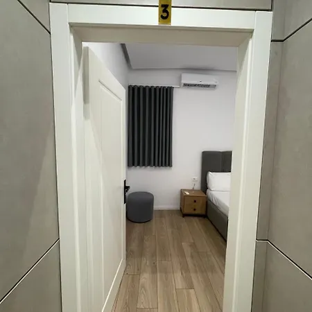 别墅 Vila Elezi 2 地拉那
